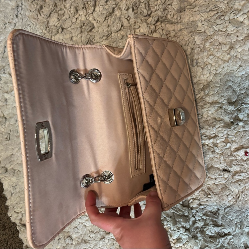 EXPRESS Women’s Elegant Quilted Nude Tan Blush Shoulder Bag w Silver Chain - Picture 7 of 8
